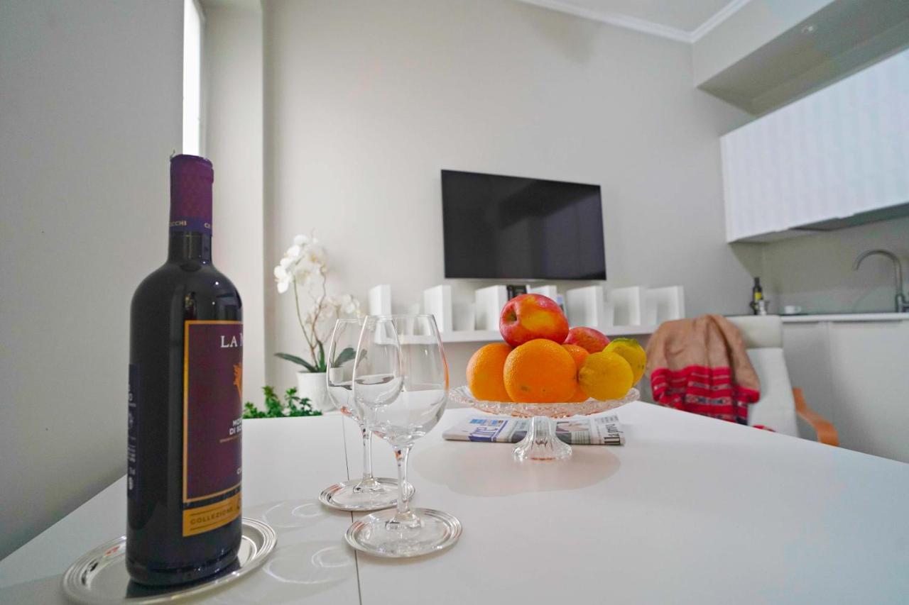Chic 1Bdr With Shared Terrace Steps From Duomo By Rentopolis Milan Exterior photo