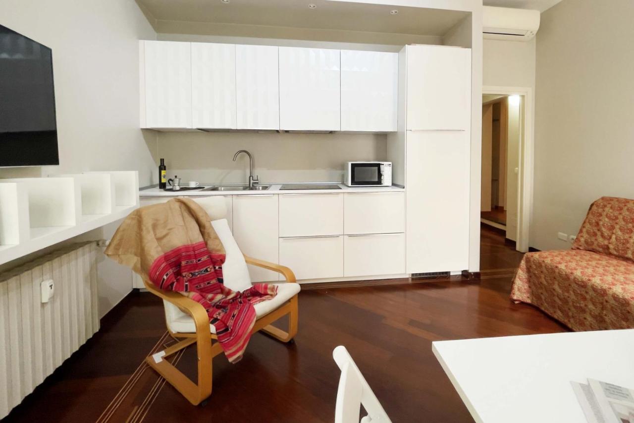 Chic 1Bdr With Shared Terrace Steps From Duomo By Rentopolis Milan Exterior photo